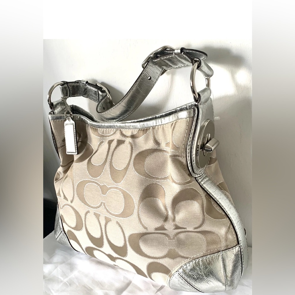 Coach Signature C print Bag 2012 never used like new Cream Silver shoulder Hobo - Picture 2 of 14